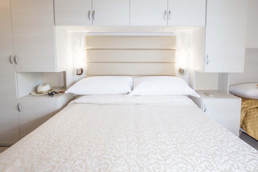 Economy Triple Room, Balcony