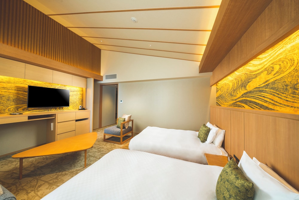 Deluxe Room, 2 Double Beds, Non Smoking, Bathtub,Ceiling height 3m(with Single Sofabed) - Photo 5