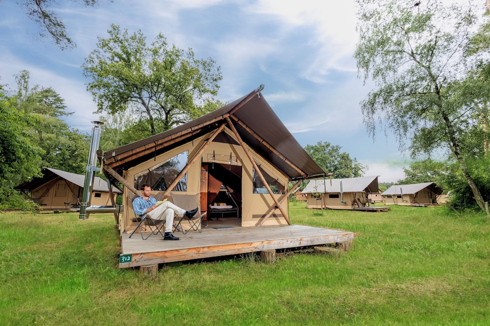 Deluxe Tent photo 1