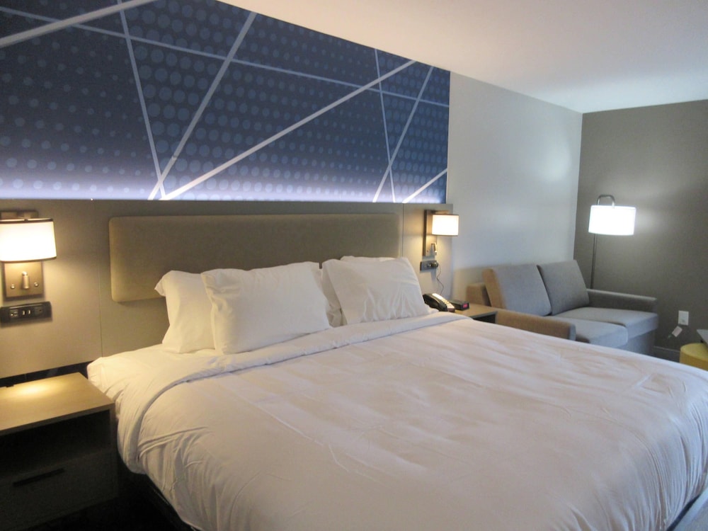 Standard Room, 1 King Bed, Non Smoking - Photo 1