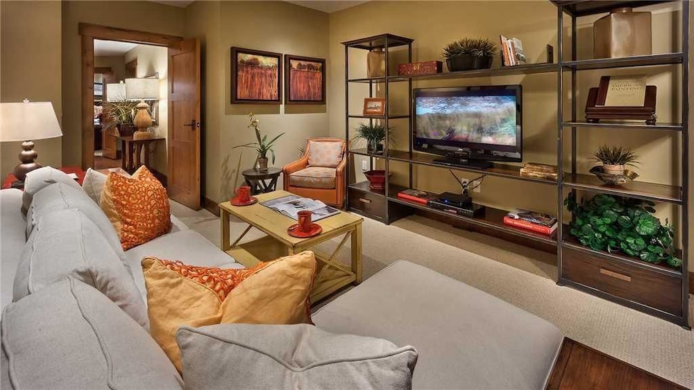 Deluxe Condo, 4 Bedrooms, Mountain View, Mountainside photo 2