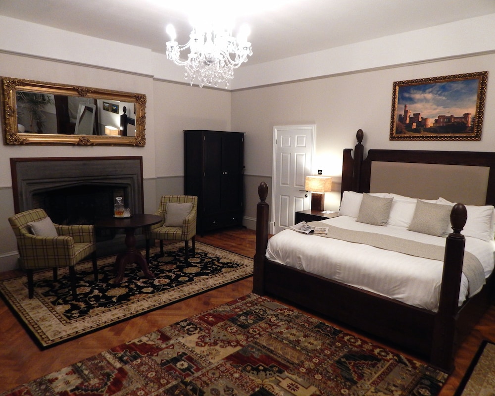 Deluxe Suite, 1 King Bed - Photo 1