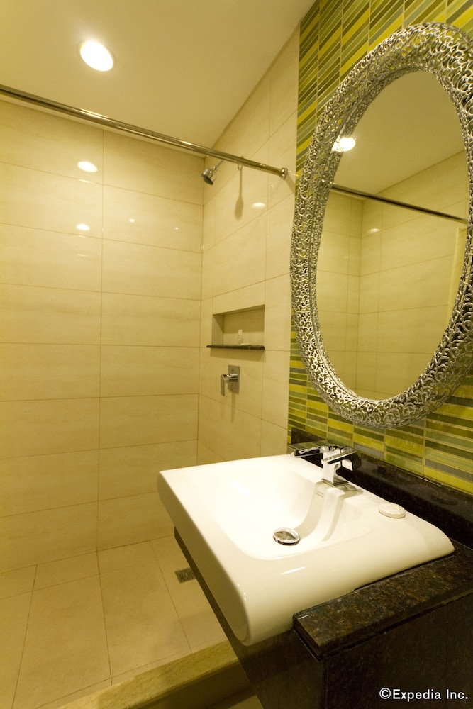 Executive Suite - Photo 14