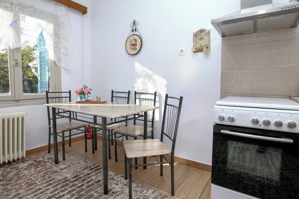 Relax in Elliniko Hidden Gem-vintage Bungalow With Garden and Hot Tub in an Iglo, Billede 20