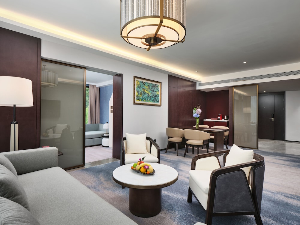 Suite, 2 Bedrooms, Balcony (Dining, Balcony) photo 2