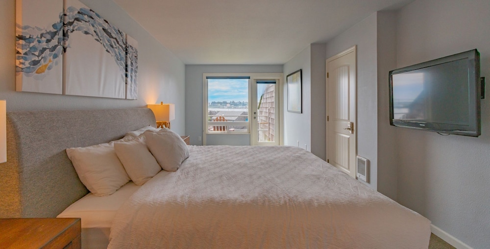 Superior Condo, 2 Queen Beds, 2 Bathrooms, Bay View (Two Bed, Two Bath Condo)