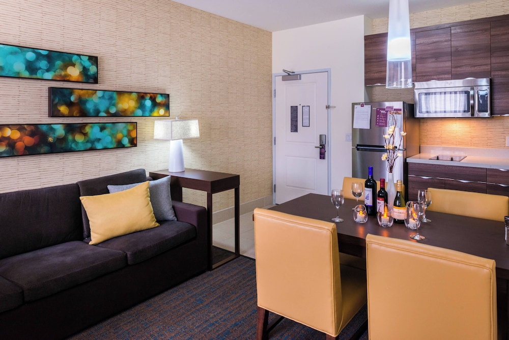 Suite, 1 Bedroom photo 2