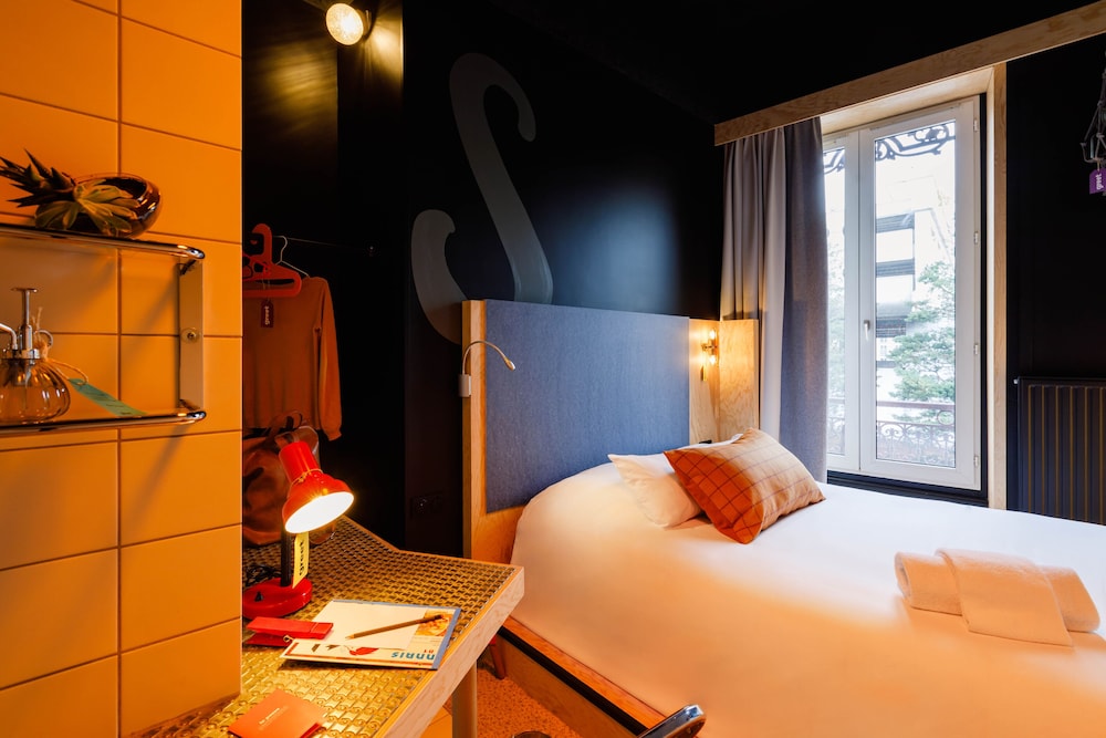 Classic Room, 1 Double Bed (Pure) thumbnail 5