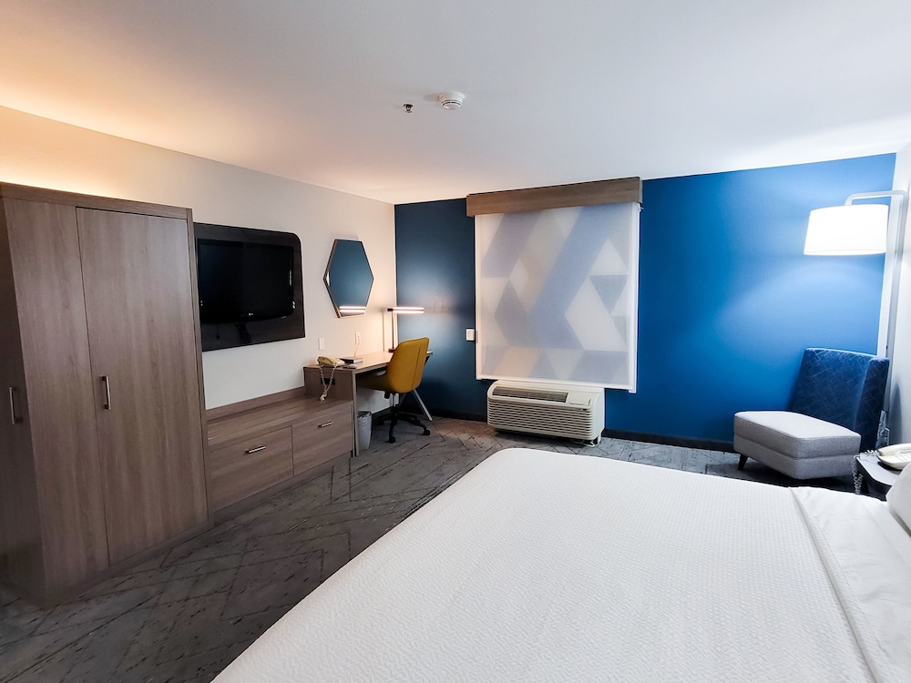Suite, 1 Bedroom - Photo 1