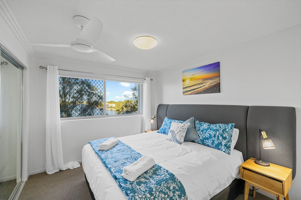 2 Bedroom Apartment on Saltwater photo 3