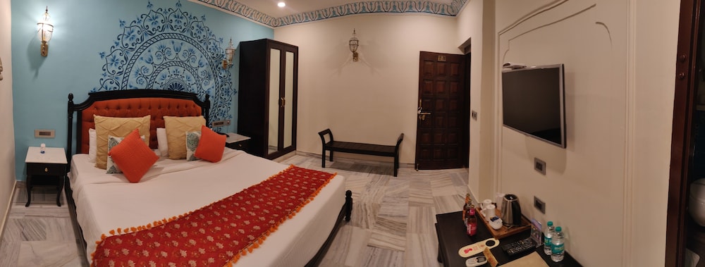 Deluxe Room - Photo 6