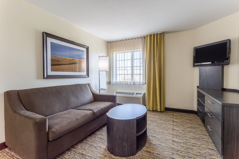 Suite, 1 Bedroom, Accessible (1 Queen, Comm, Roll Shwr) photo 1