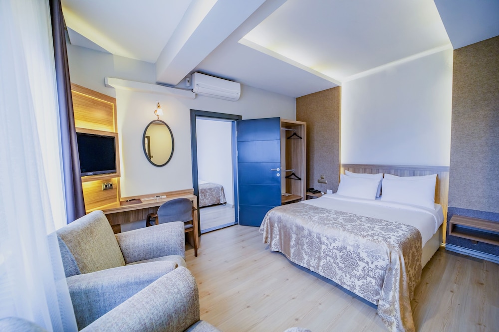Family Quadruple Room, 2 Bedrooms, Sea View, Sea Facing photo 2