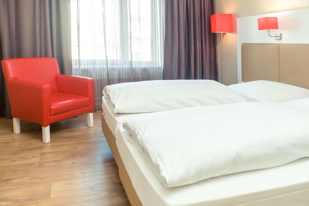 Standard Room, 2 Twin Beds, Bathtub - Photo 3