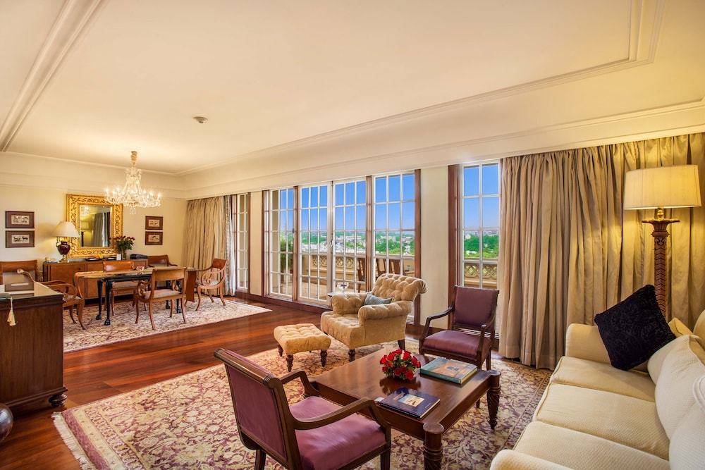 Luxury Suite thumbnail 6