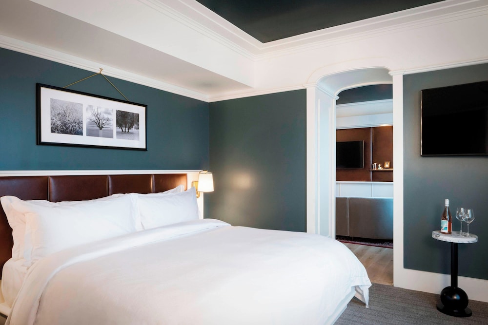 Suite, 1 King Bed