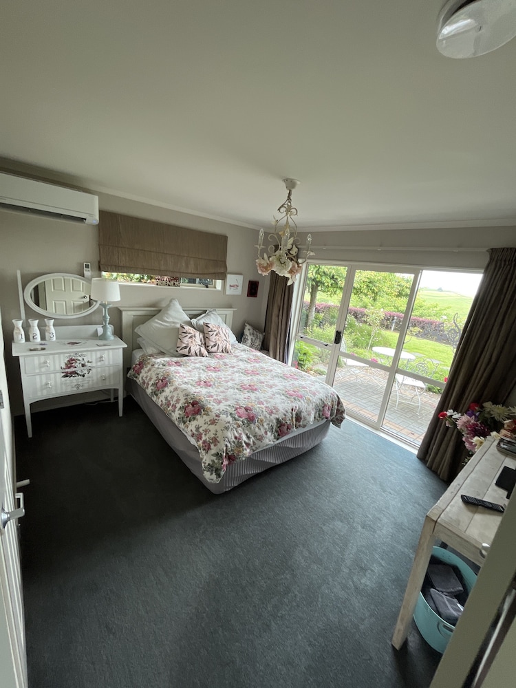 Premier Queen Bedroom