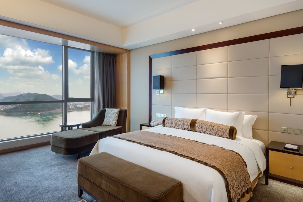 Standard Room, 1 King Bed, River View (High Floor) - Photo 1