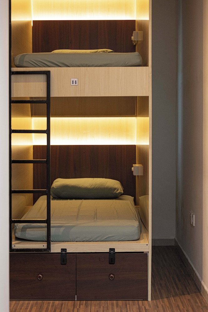1 Bed in 10 Bed Mixed Dorm Ensuite photo 2