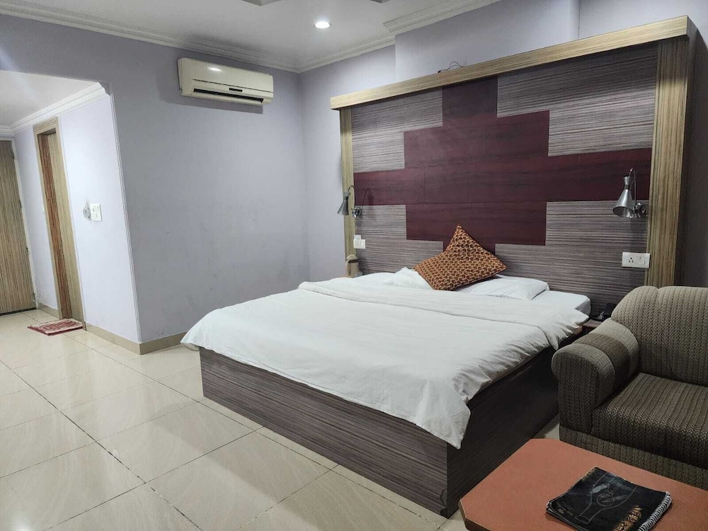 Deluxe Room - Photo 10