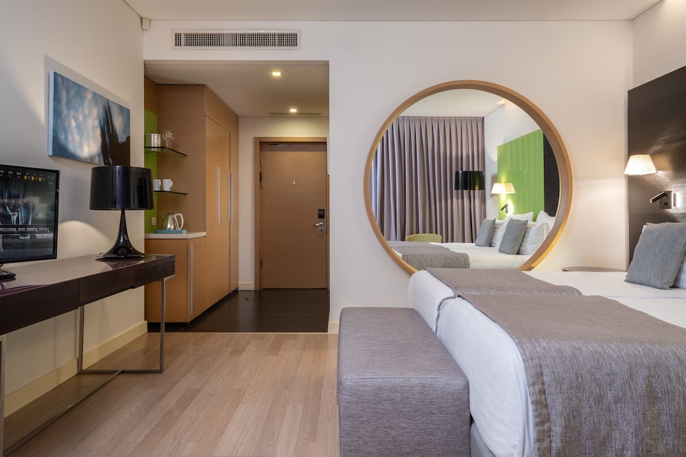 Standard Room, 2 Twin Beds - Photo 1