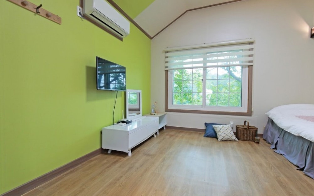 Room (Small 4 (Individual Terrace)) photo 2