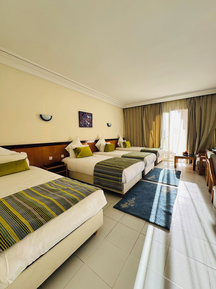 Deluxe Quadruple Room, Non Smoking, City View