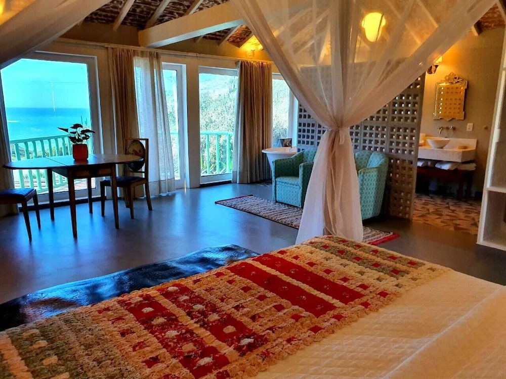 Premier Suite, 1 King Bed, Hot Tub, Partial Ocean View photo 3