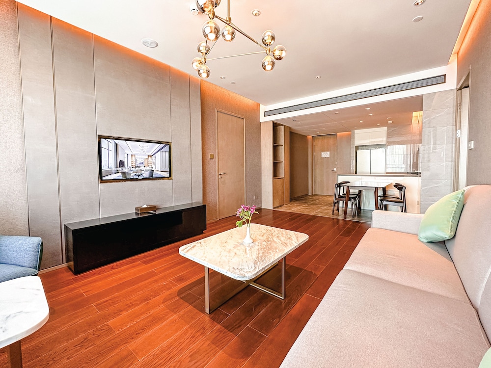 Apartment, 3 Bedrooms - Photo 3
