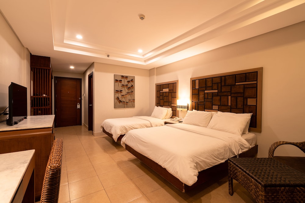 Deluxe Double or Twin Room, Multiple Beds, Non Smoking, Pool View