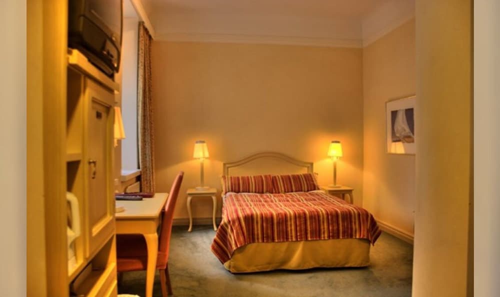 Double Room (with Jacuzzi) photo 1