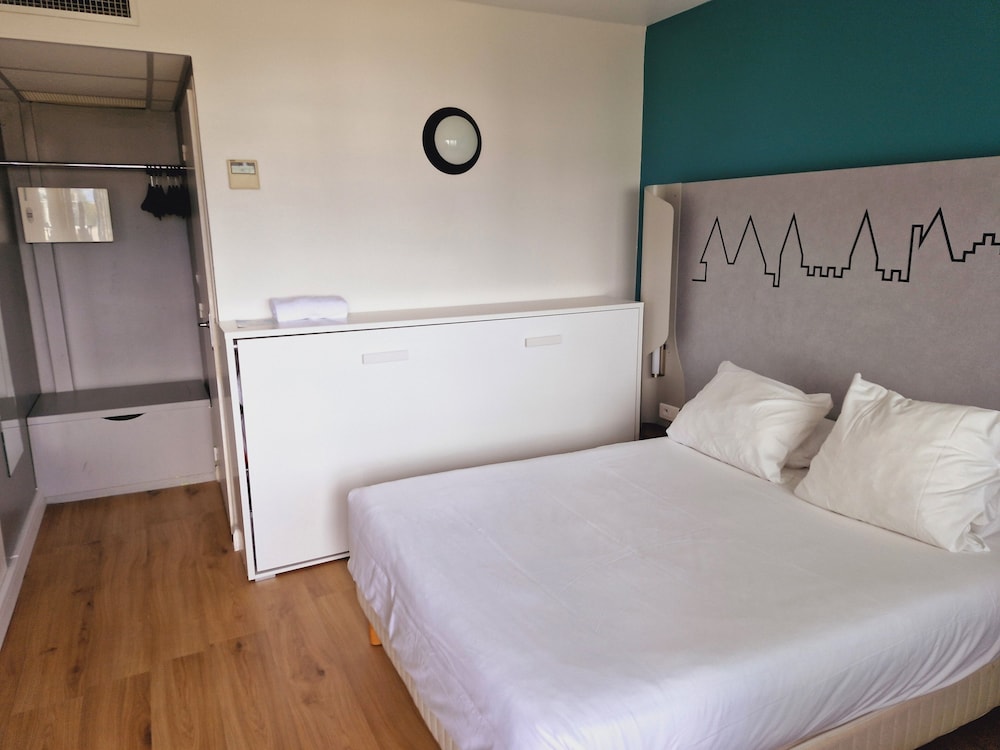 Standard Room, Multiple Beds photo 2