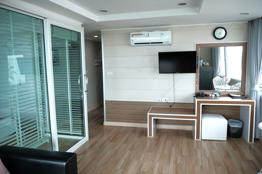 Family Suite Sea View thumbnail 6