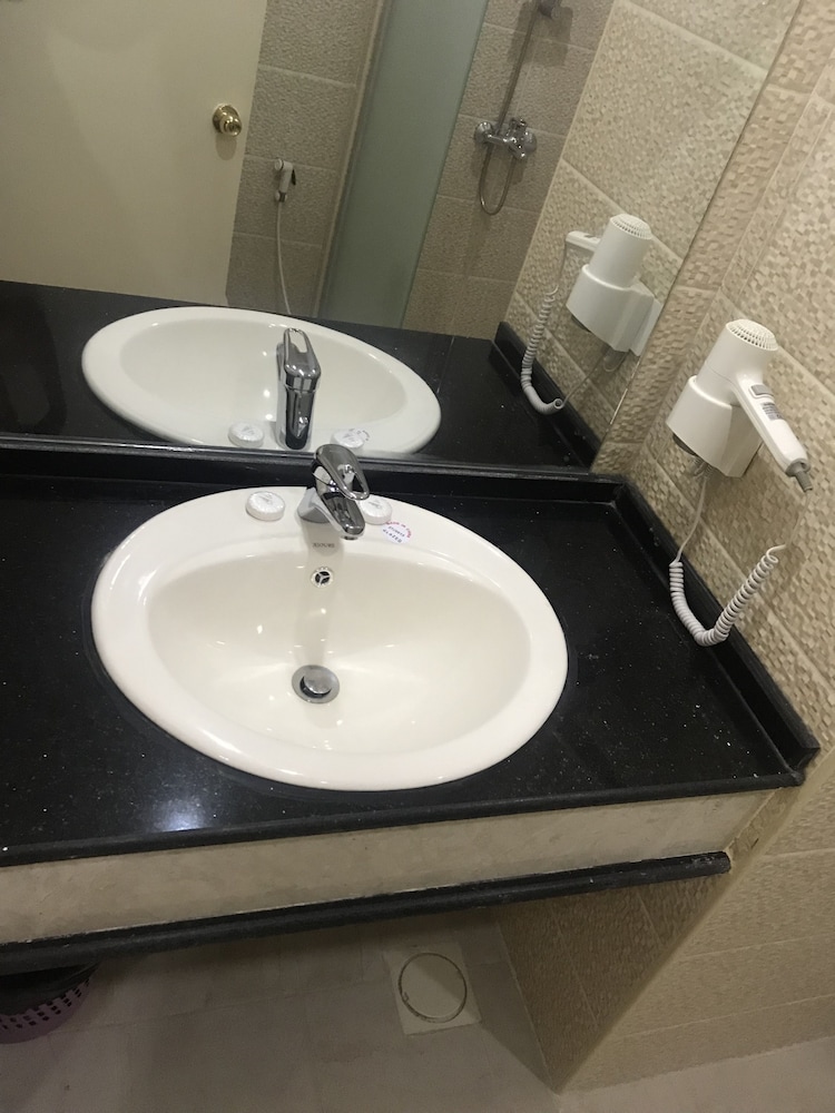 Basic Triple Room, 3 Twin Beds, Private Bathroom photo 3