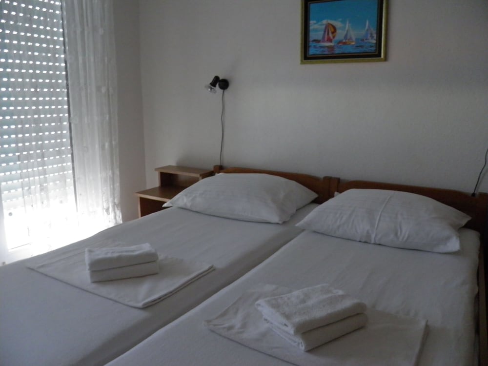 Apartment (3.3)