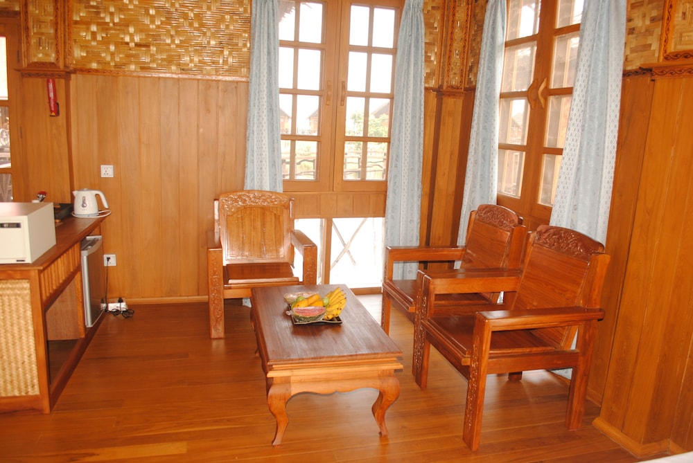 Deluxe Bungalow photo 3