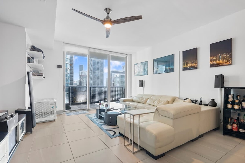 Apartment photo 2