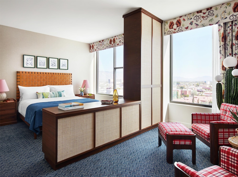 Suite, 1 Bedroom, Roll-in Shower