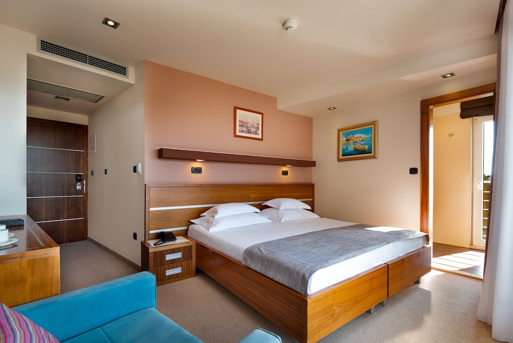 Double Room, Balcony, Sea View - Photo 1