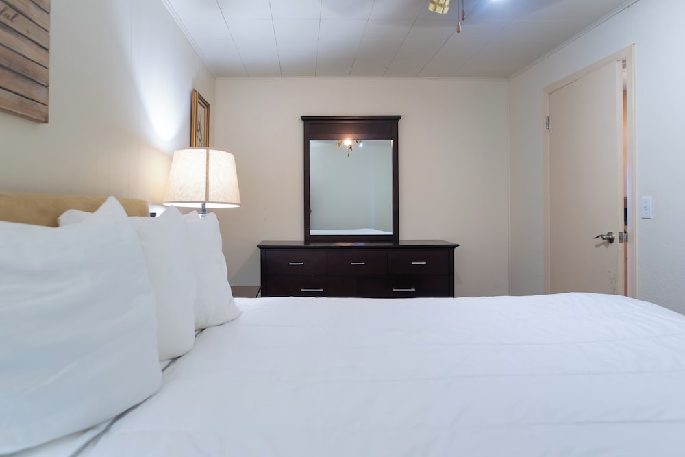 Queen Bed Suite with Kitchen, Bay View