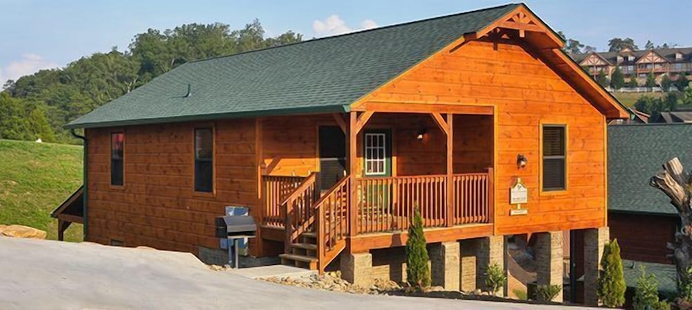 Premier Cabin, 3 Bedrooms, Hot Tub, Valley View (Sleeps up to 10) photo 2