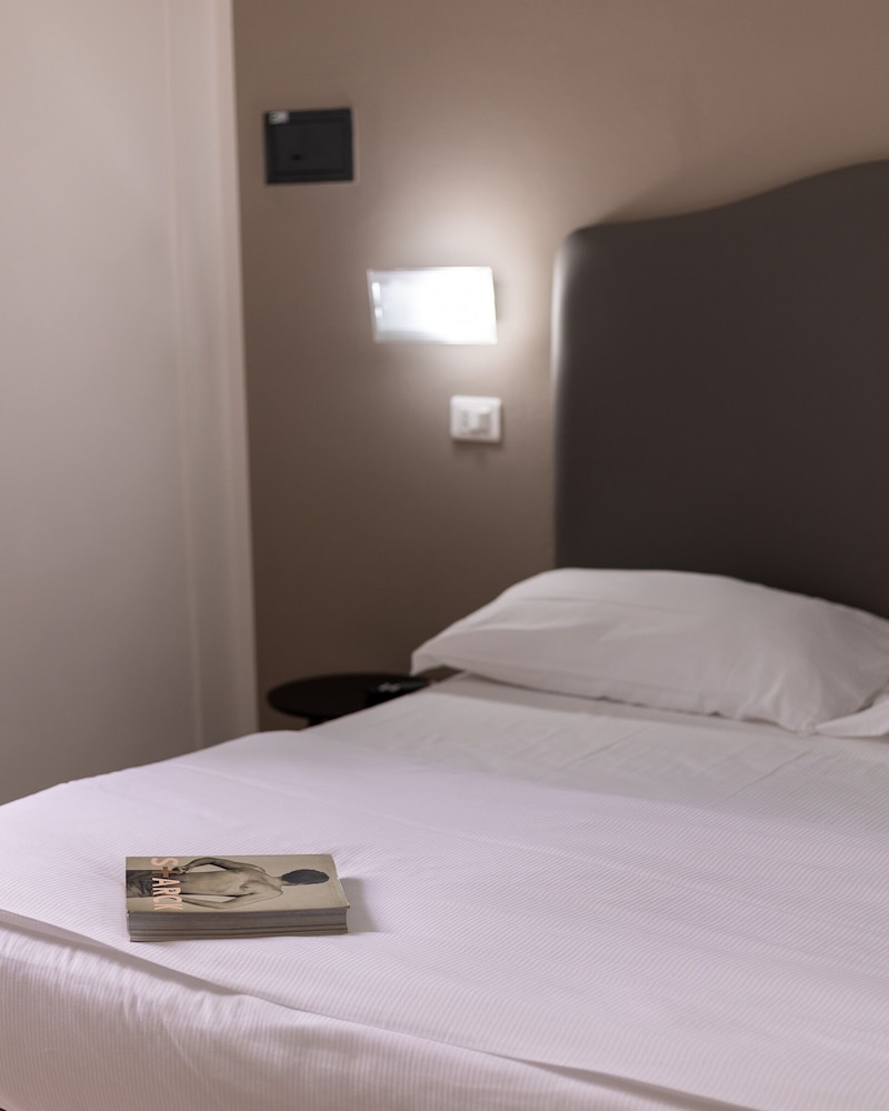 Standard Double Room - Photo 5