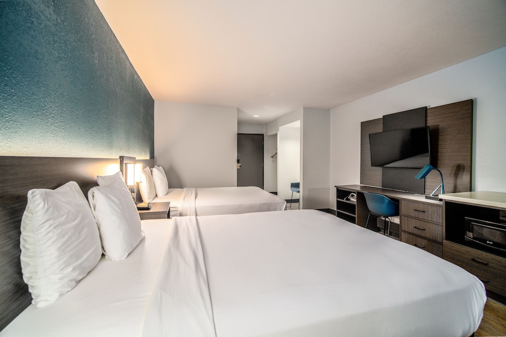 Standard Room, 2 Queen Beds, Accessible, Smoking - Photo 2