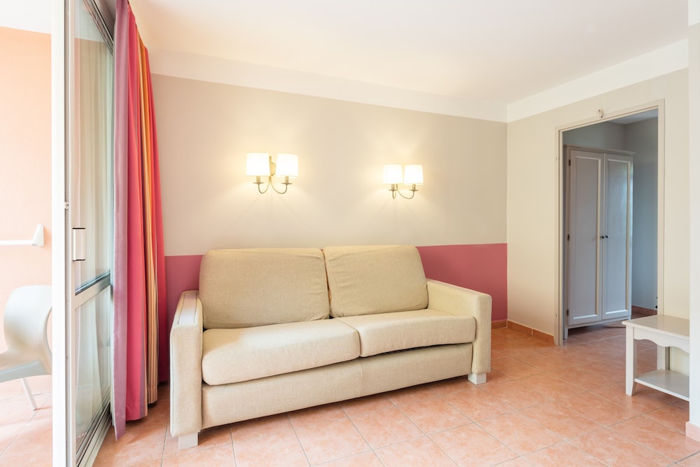 Studio 4 personnes - 1 coin nuit - Terrasse ou balcon - standard photo 1