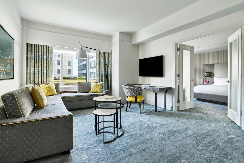 One Bedroom Executive Suite (Non Smoking)