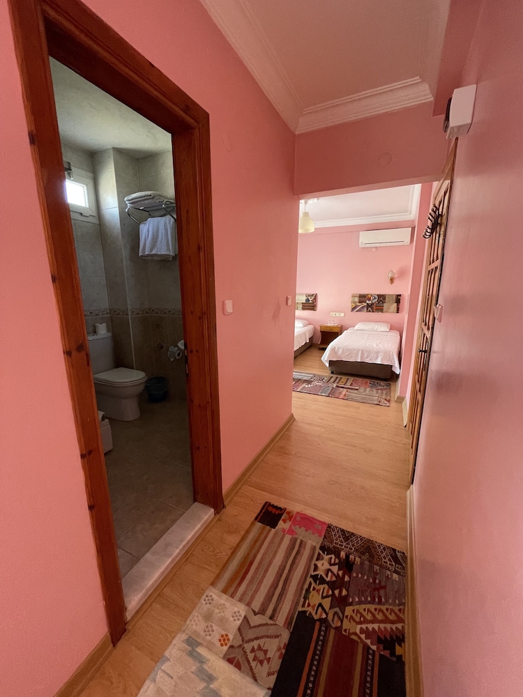 Family Room - Photo 4