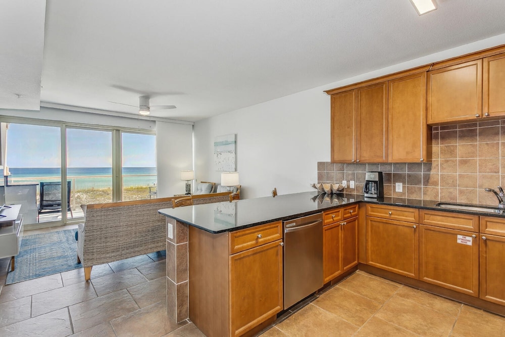 Condo, 1 Bedroom, Beach View, Beachfront (Beach Chairs Included) photo 3
