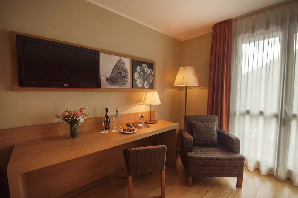Standard Double or Twin Room, Balcony photo 2