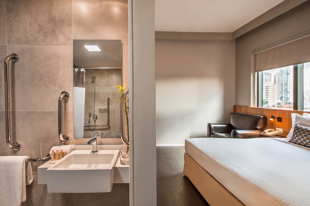 Standard Room, 1 Queen Bed, Accessible