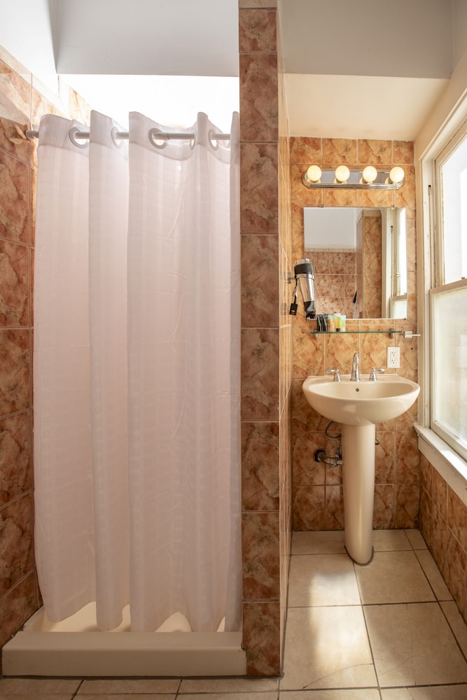 Standard Double Room, Ensuite - Photo 15